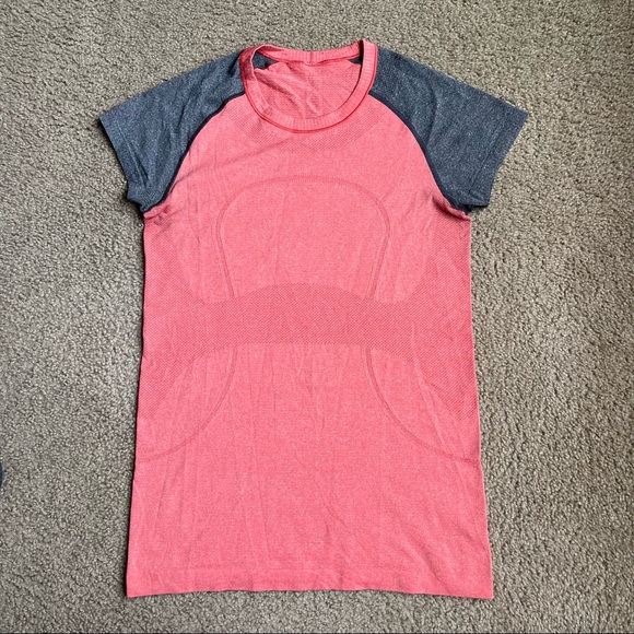 RARE Lululemon Run: Swiftly Tech Short Sleeve Sz 8 In Love Red / Deep Coal - Picture 4 of 6